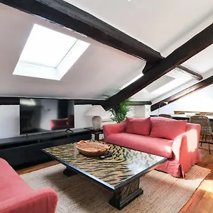 https://elegant-p-venezia-attic.italymilanhotels.net